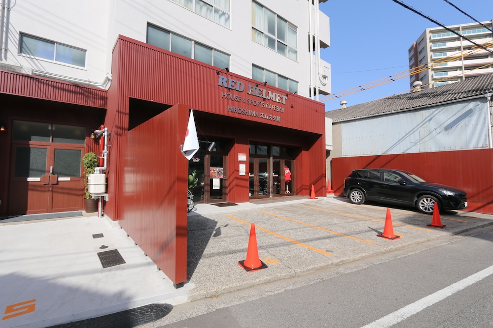 RED HELMET House & Sports Bar Hiroshima 39/49
