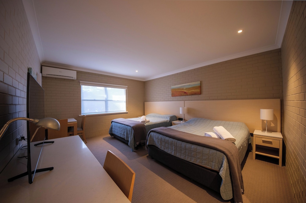 The Imperial Motel 14/48