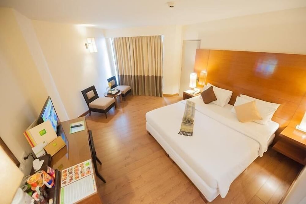 DELUXE, DOUBLE BED, CITY VIEW