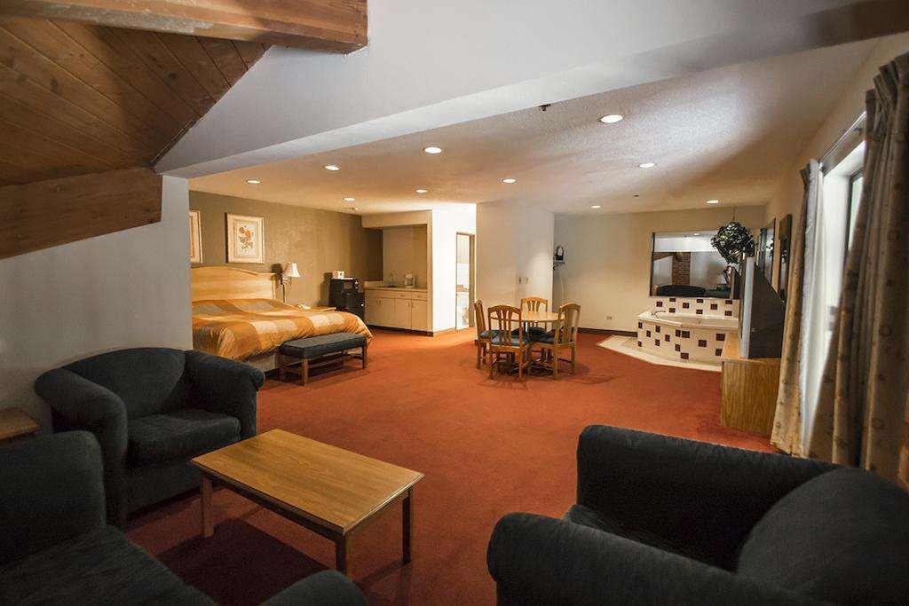 Baymont Inn and Suites by Wyndham Harvard, IL — 8