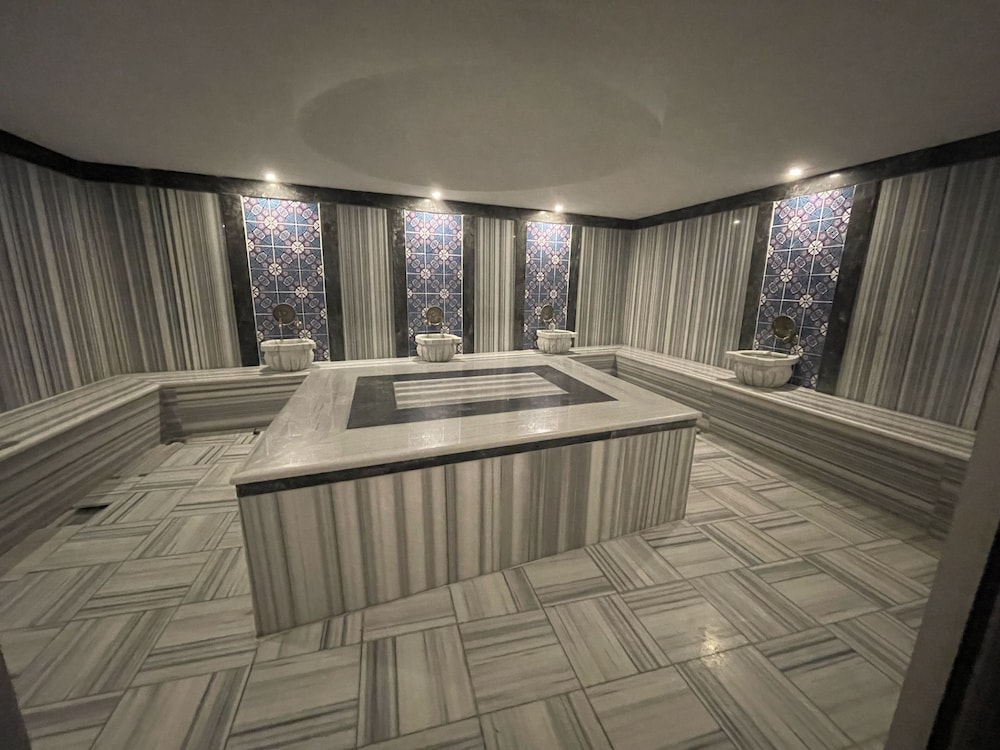 Le Luxe Suites Hotel & Spa 20/50