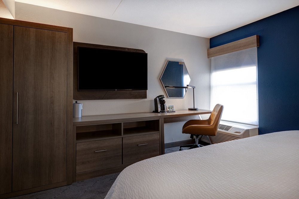 Holiday Inn Express & Suites Central Omaha, an IHG Hotel 21/50