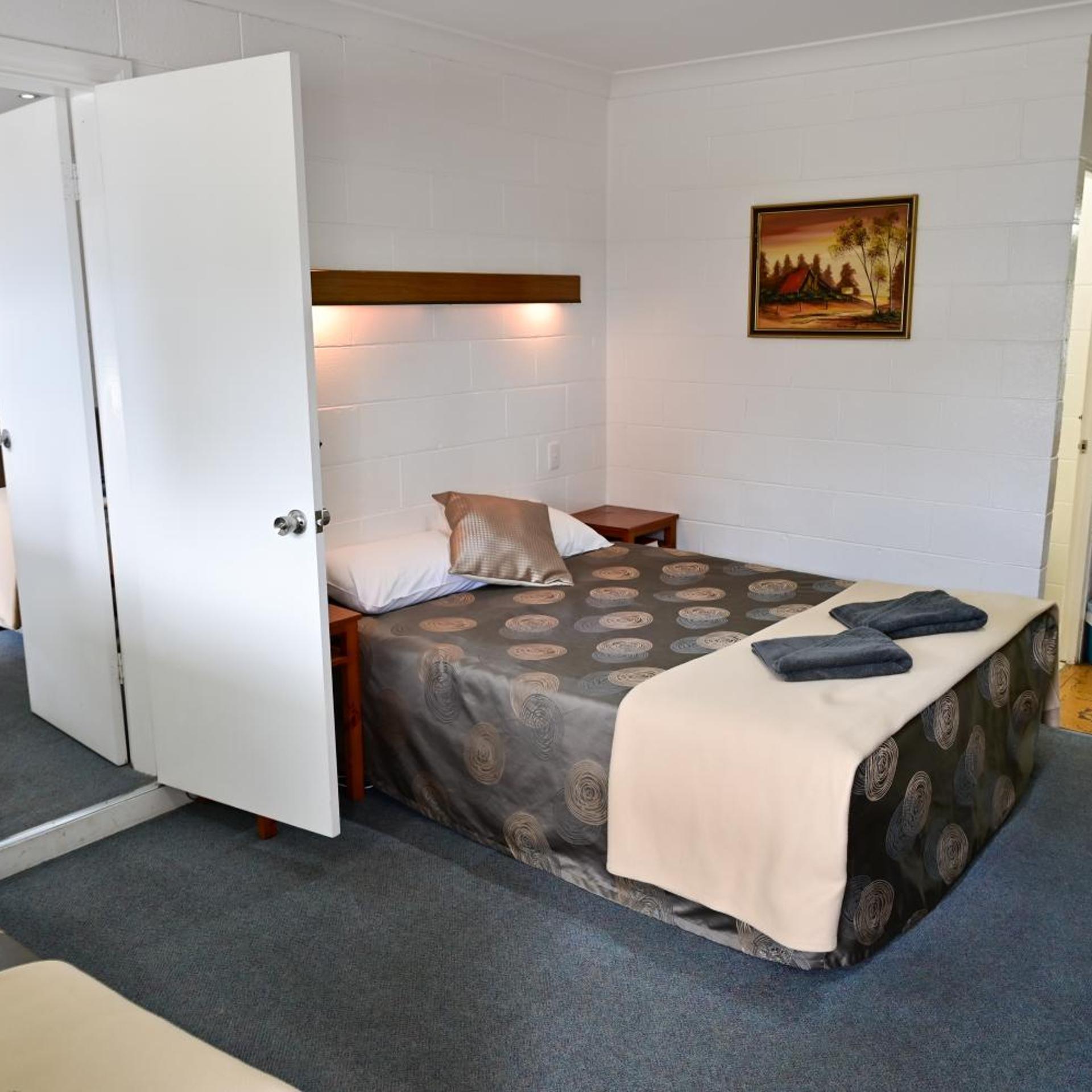 BYER FOUNTAIN MOTOR INN 11/50