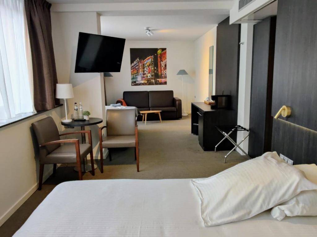 Room at Tower Hotel, AALST