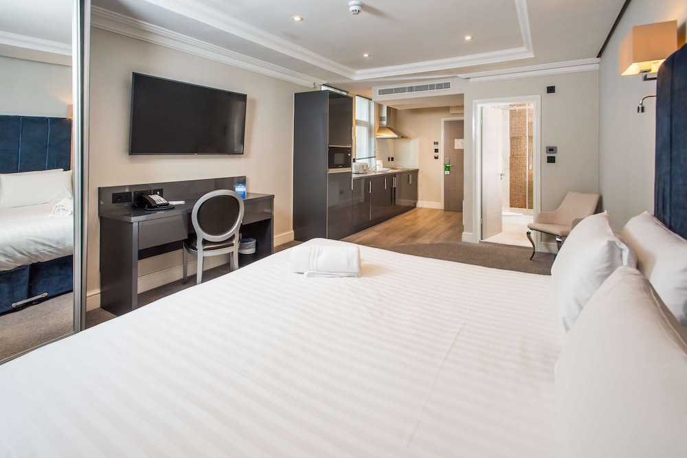Spark by Hilton London Chiswick 6/45