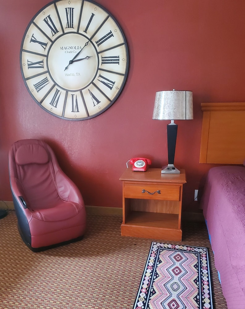 Americana Inn 51/67