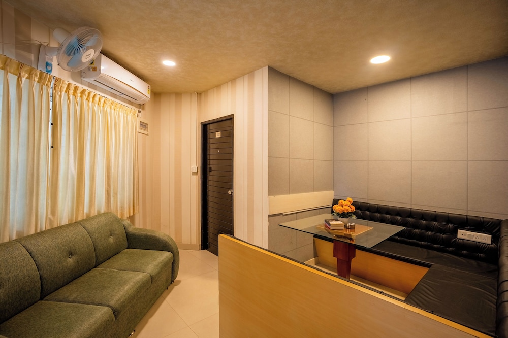 4 Seasons Suites 37/50