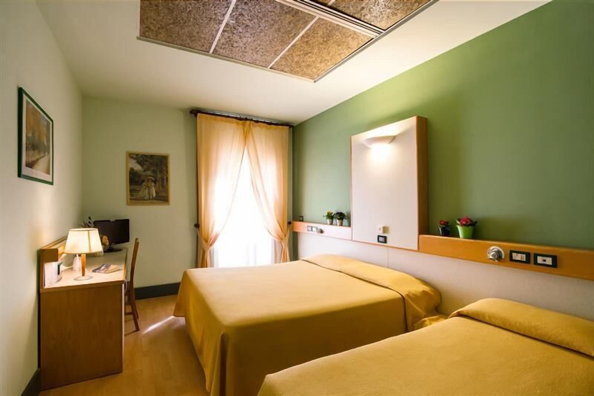 ROOM, TRIPLE