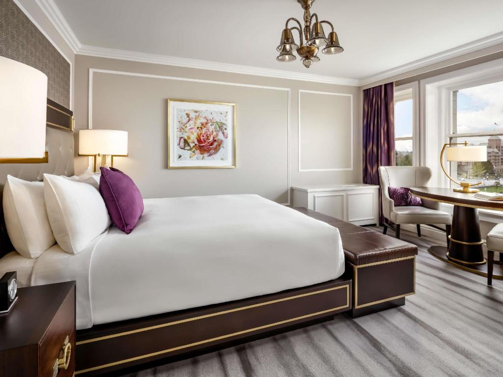 1 Bedroom, Exclusive, Fairmont Gold, Executive, Suite, King Bed, Queen Bed, Harbour View, Lounge Access