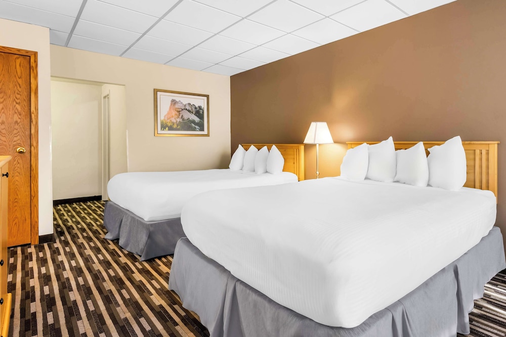 Suite, King and Queen Bed, River View