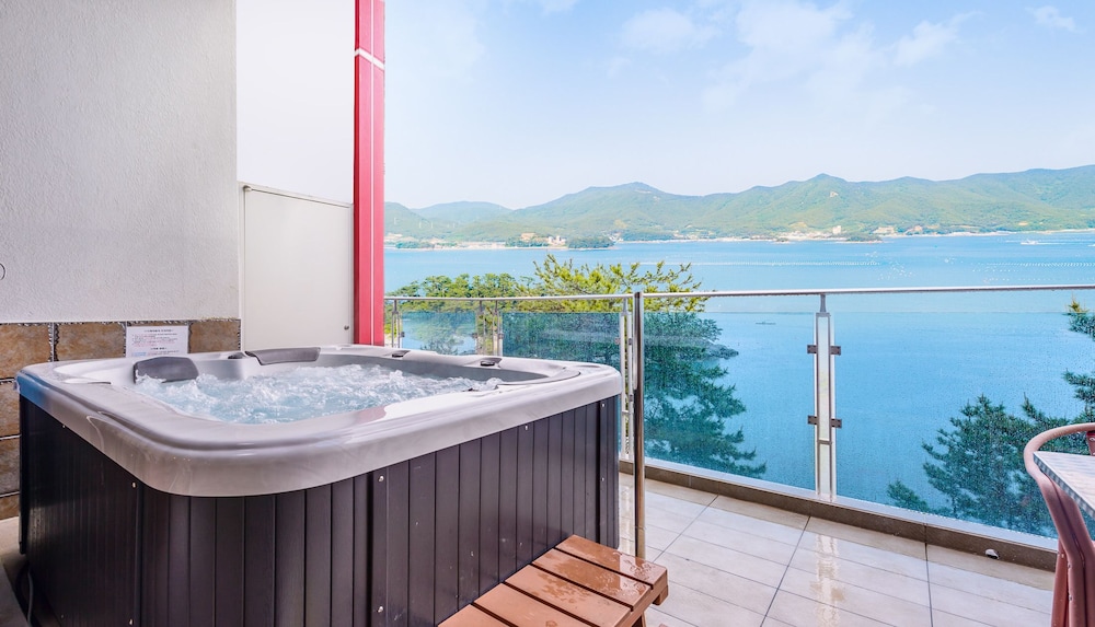 Tongyeong Honey Spa Pension 27/50
