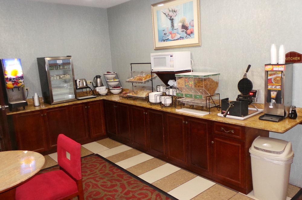 Red Roof Inn and Suites Detroit - Melvindale / Dearborn 36/42