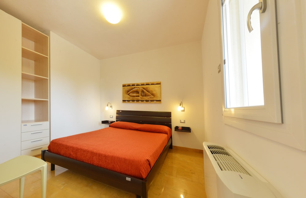 Donnosanto Hotel 11/50
