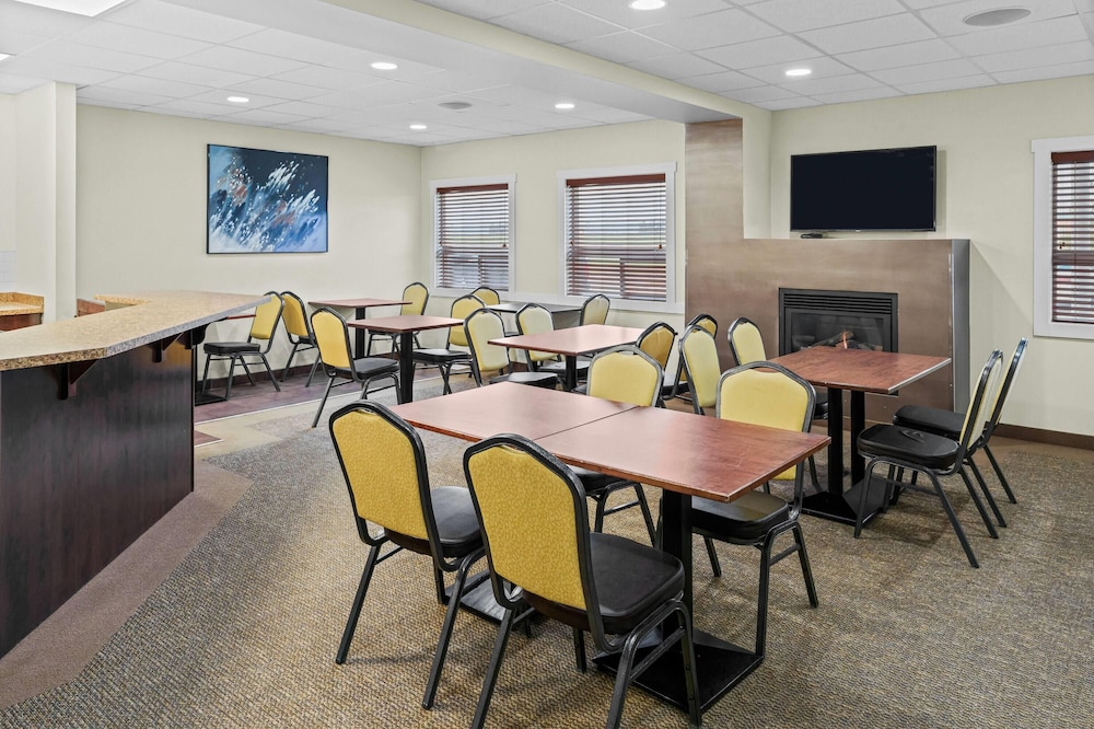 Days Inn by Wyndham Lamont 38/50