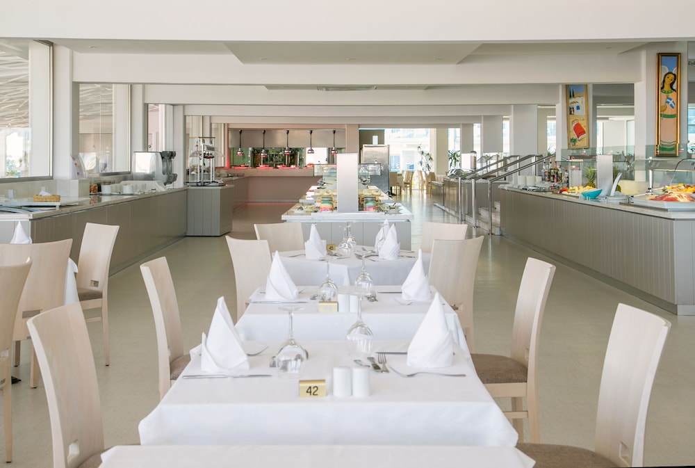 Asterias Beach Hotel 48/62