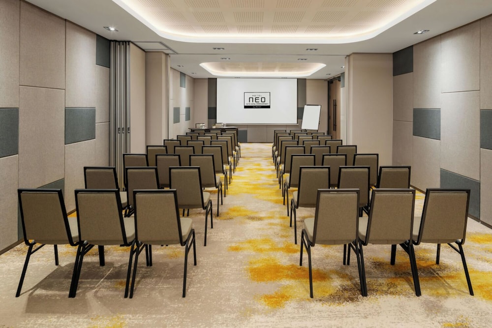 Hotel Neo Kota Baru Parahyangan 82/88