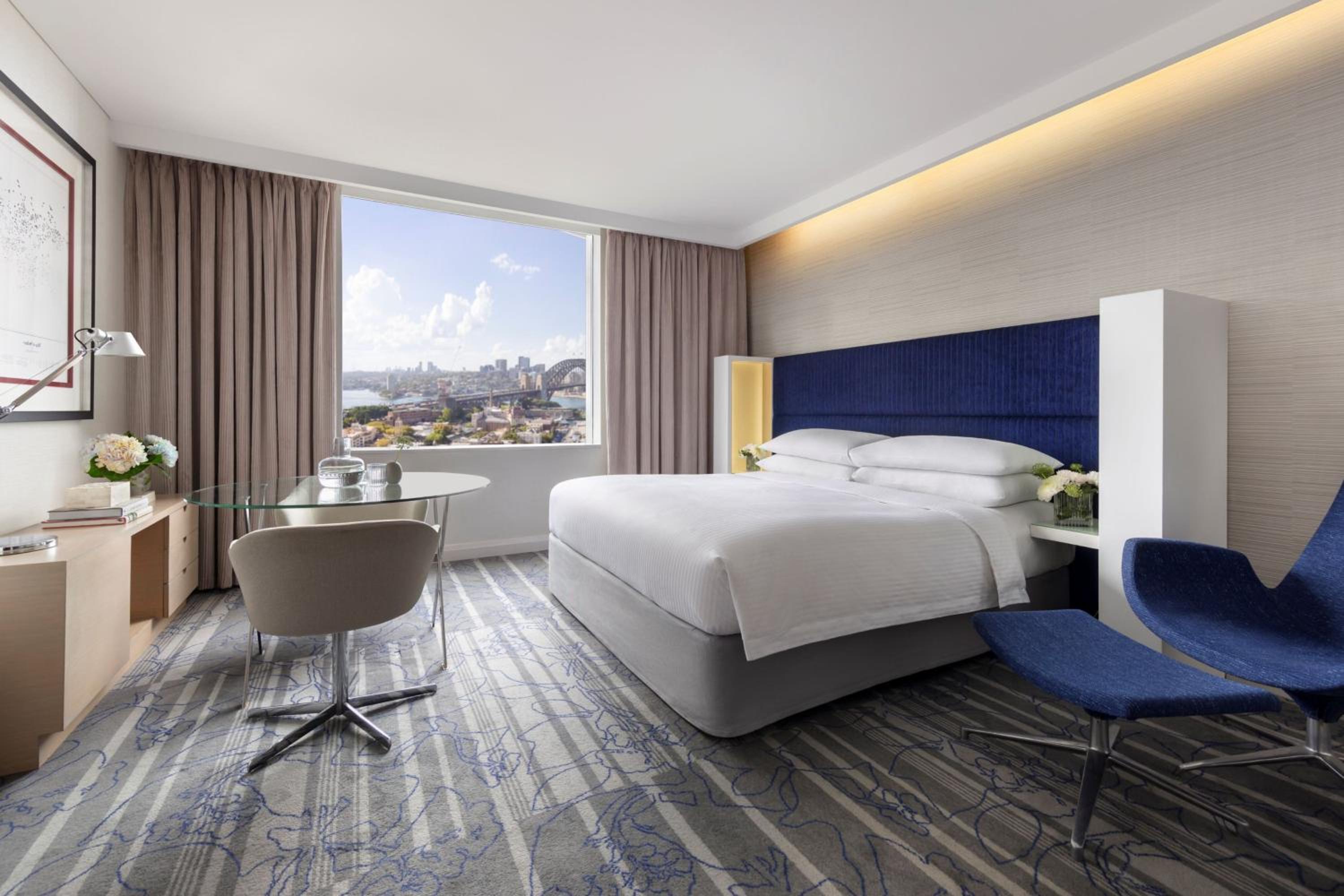 Harbor, Guest Room, King Bed, Bridge View