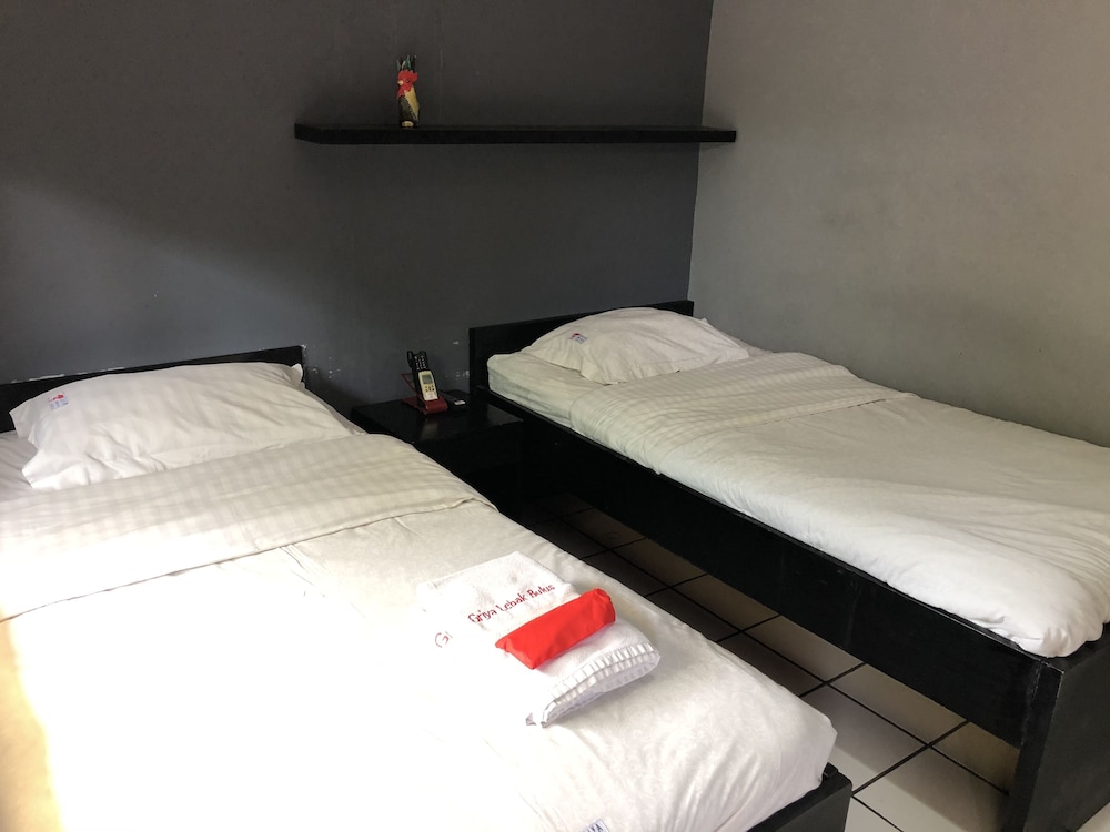 Reddoorz Plus Near Rs Fatmawati 2 10/28