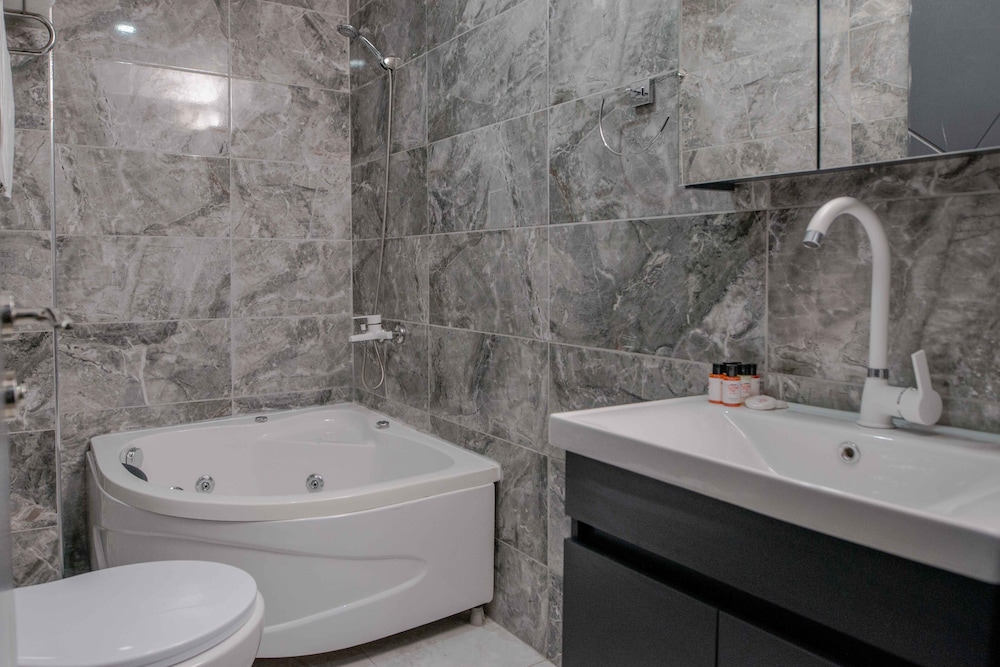 Ruby Hotel 42/46
