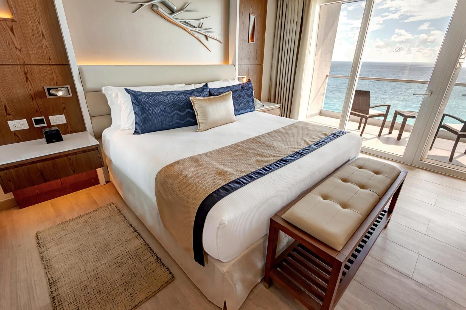 Luxury, Suite, King Bed, Ocean Front، Royalton CHIC Cancun, An Autograph Collection (ex Royalton Cancun) 2/7