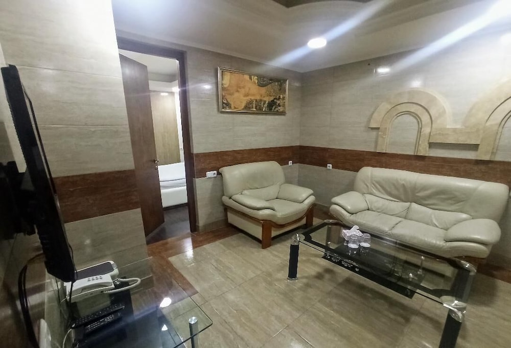 YEREVAN DELUXE HOTEL 46/61