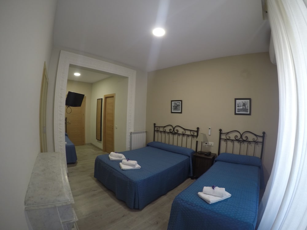 Hostal El Pilar 42/68