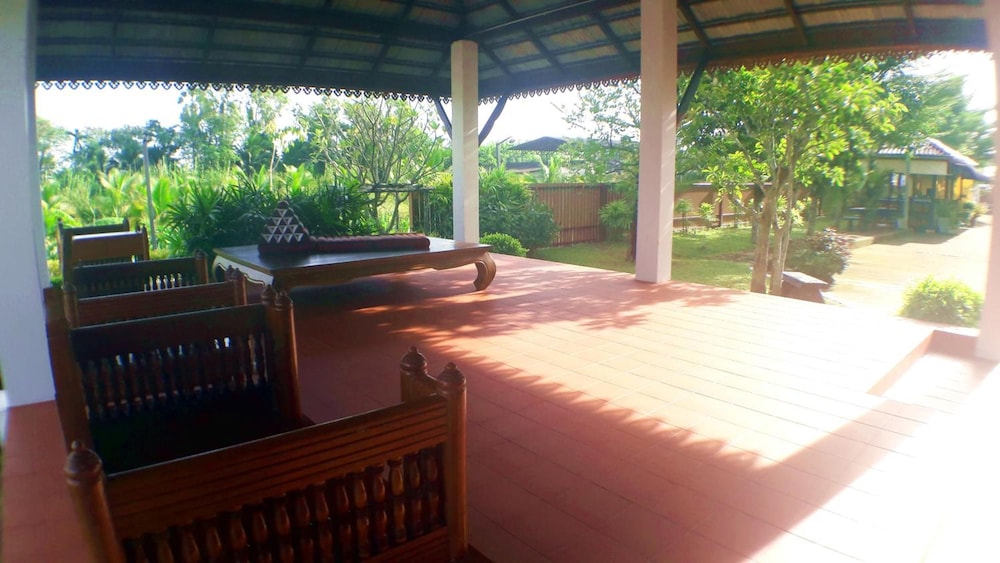Khum Nakhon Hotel 42/47