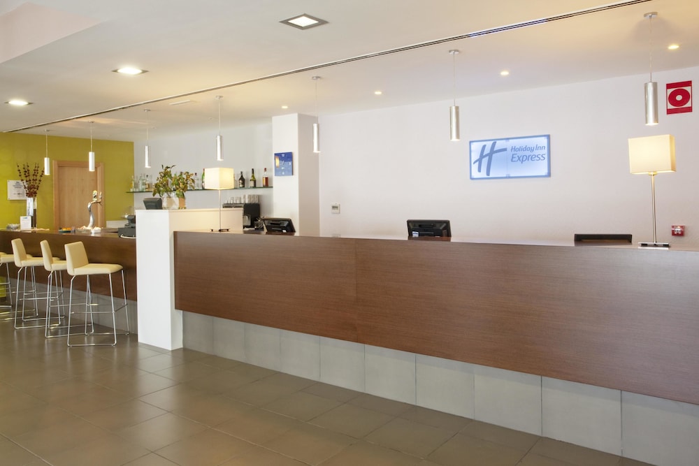 HOLIDAY INN EXPRESS VITORIA 8/43
