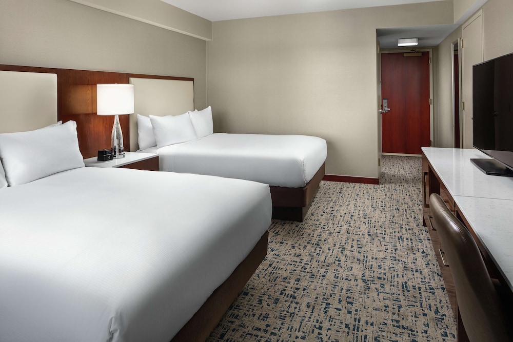 BUSINESS, 2 QUEEN BEDS