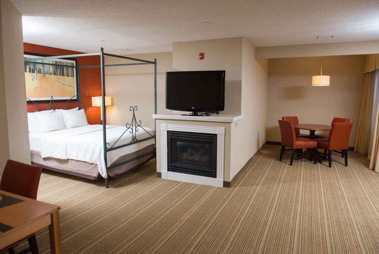 Hawthorn Suites by Wyndham Erie 12/34