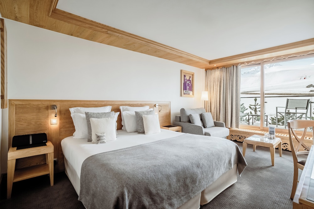 East, Family, 2 King Beds