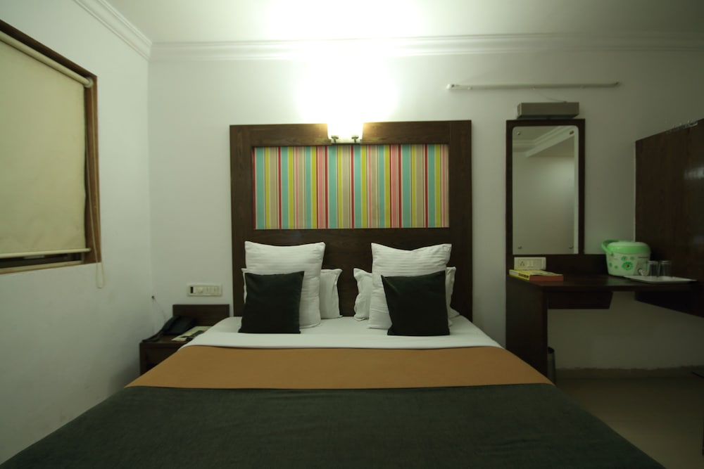 Capital O 891 Hotel Kadamb Inn 39/61