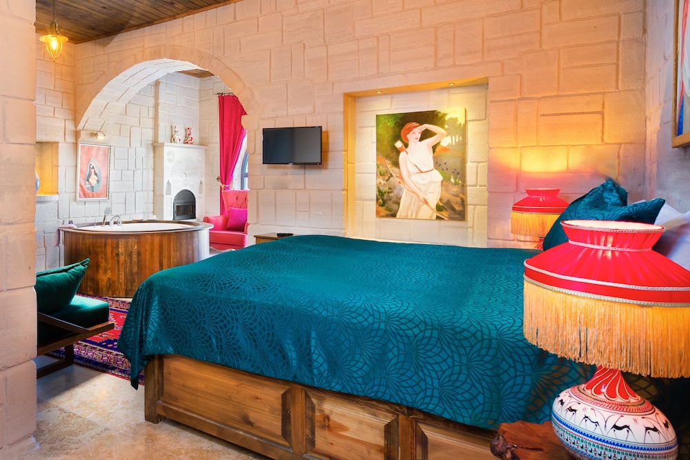 Megaron Cave Hotel 12/46