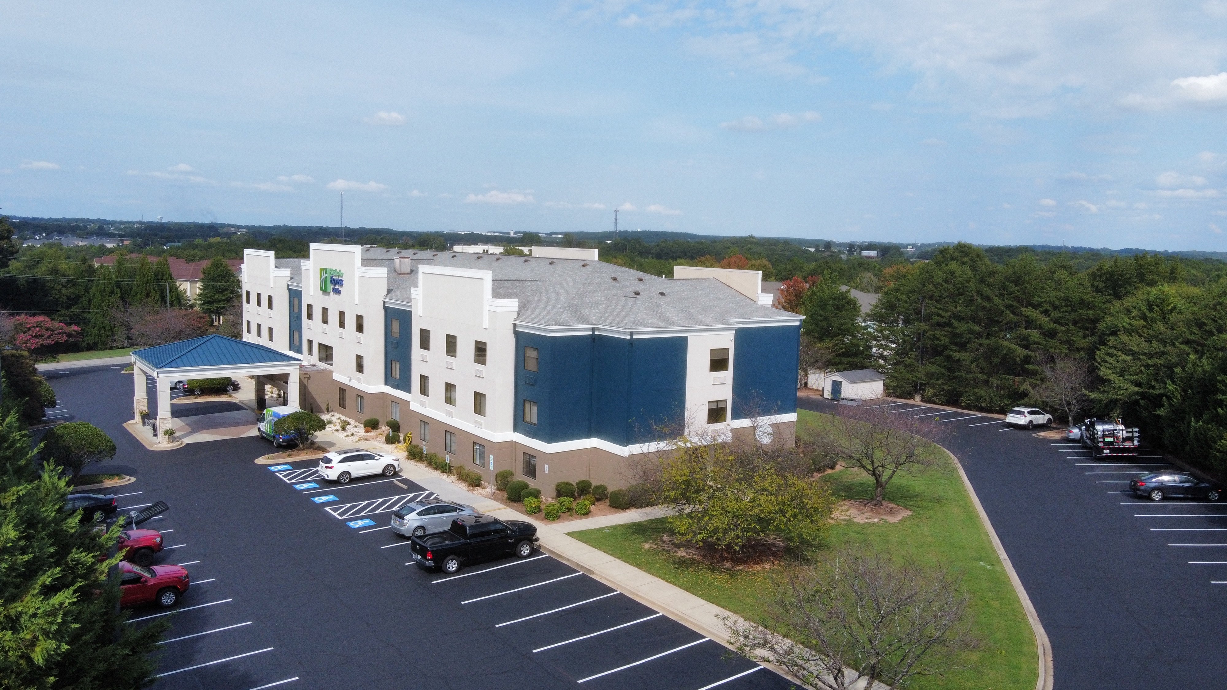 Holiday Inn Express Suites Greenville Airport 68/70