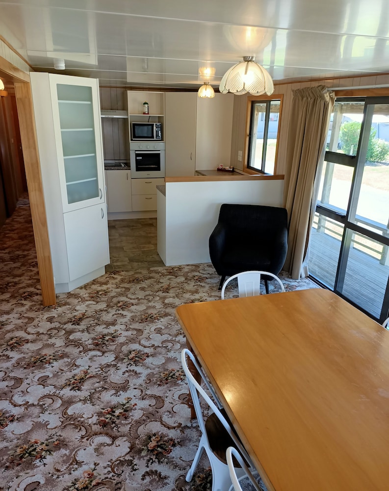 Whanganui Seaside Holiday Park 25/50