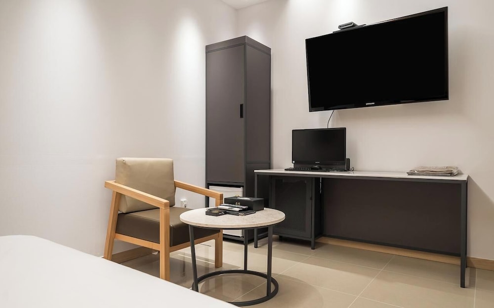 Suwon Station Myeongjak Hotel 40/57