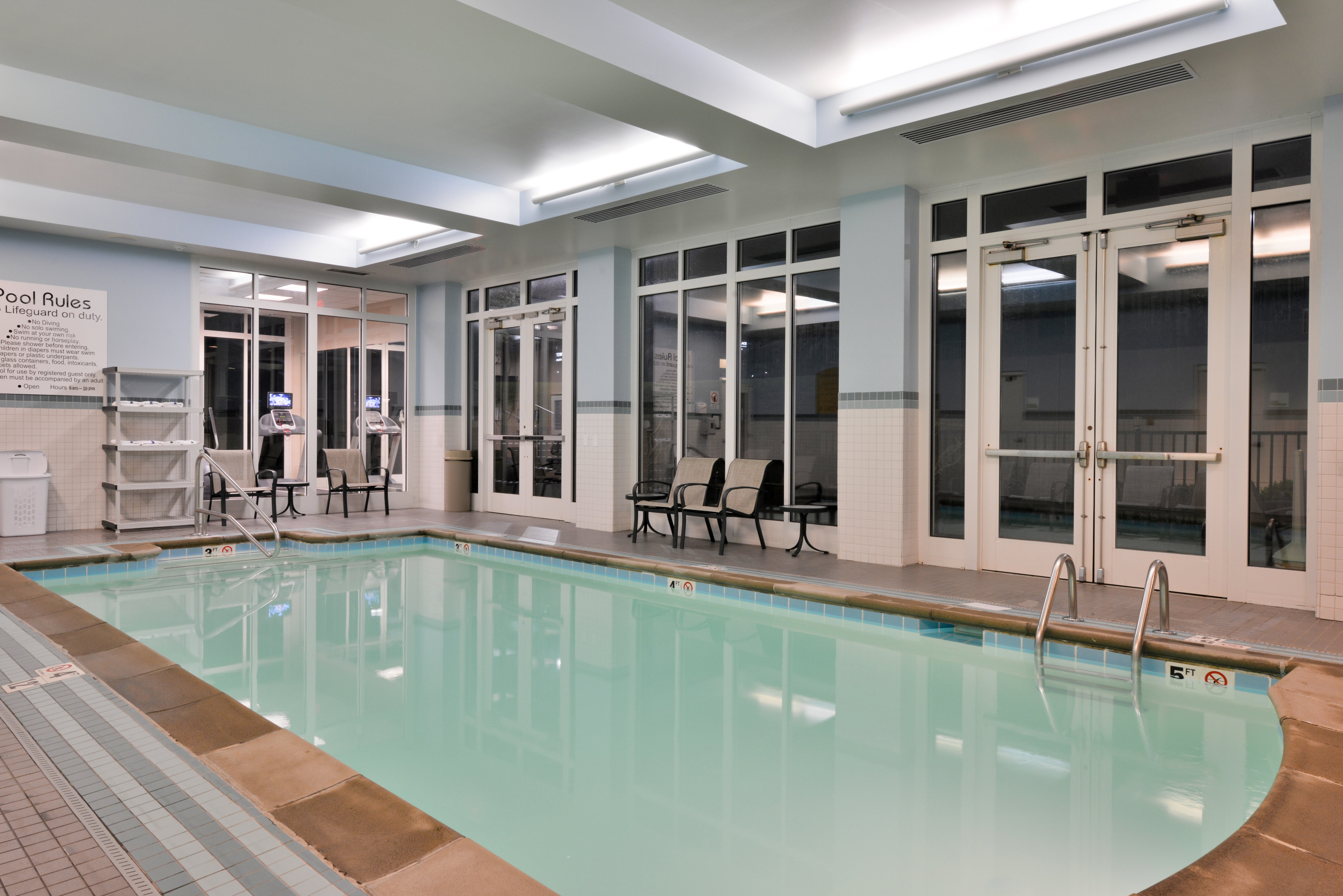 Holiday Inn Kansas City Airport 18/42