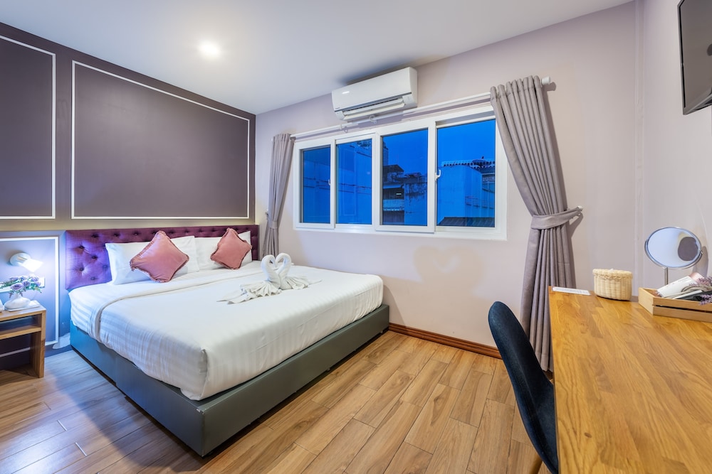 Suite, Double Bed, De Lavender Bangkok Hotel 3/9