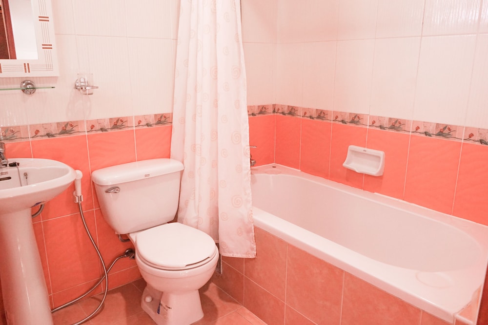 Kanavera Sriracha Hotel and Serviced Apartment 73/77