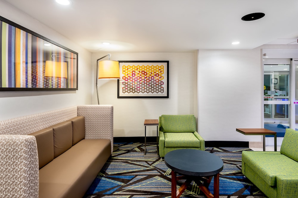 Holiday Inn Express Hotel & Suites Daphne 44/74