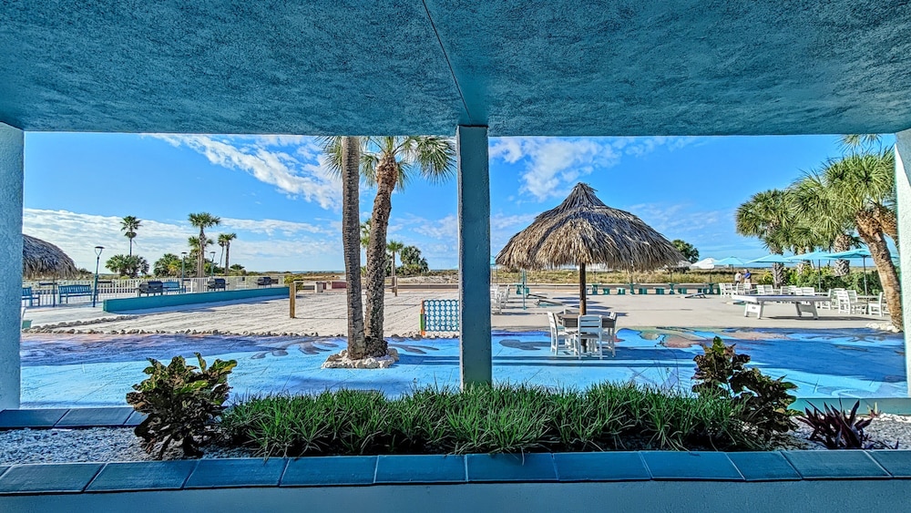 Tahitian Beach Motel 58/67