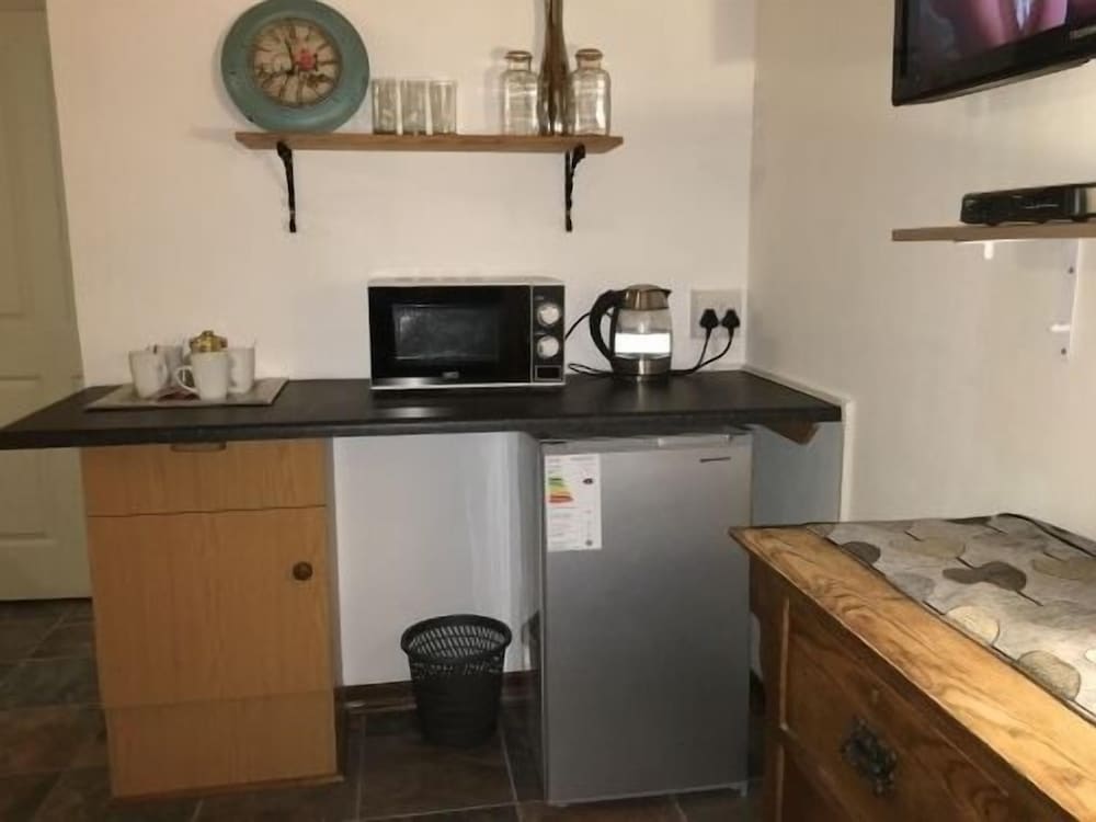 Cura Lodge 2/28