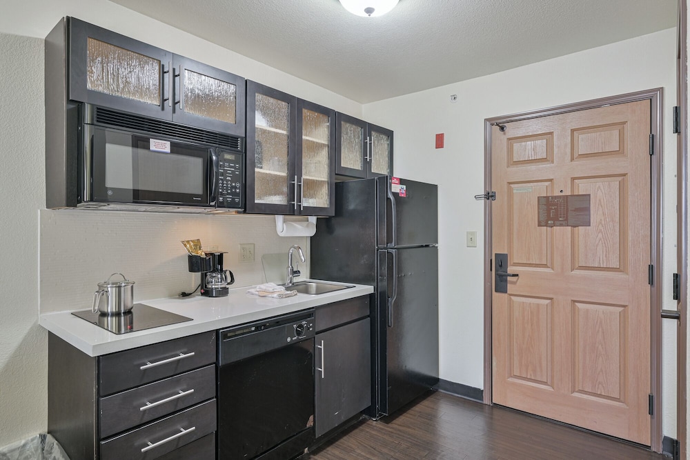 Candlewood Suites Tulsa 6/54