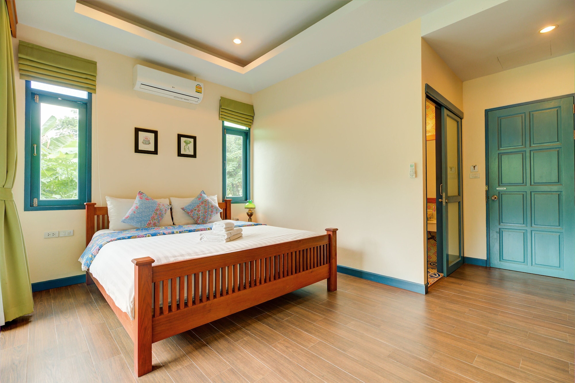SUITE, BALCONY