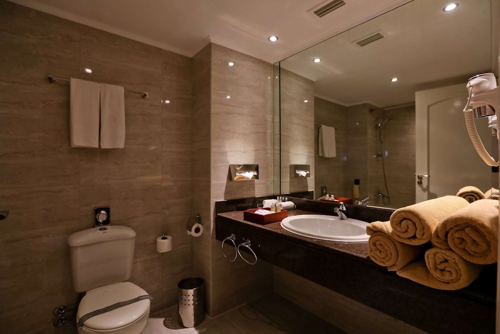 غرفة ديلوكس عائلية بسرير كوين مع أريكة، Steigenberger Hotel & Nelson Village 4/4