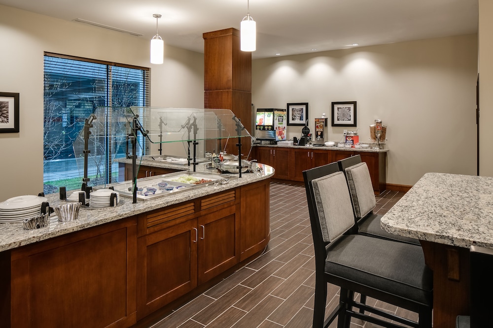 STAYBRIDGE SUITES DES MOINES DOWNTOWN 42/57