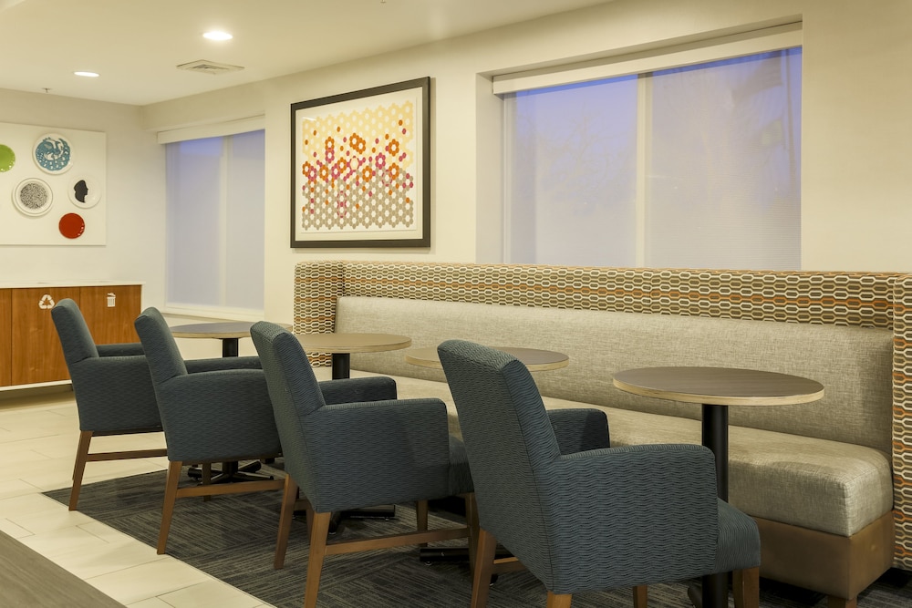 Holiday Inn Express Irondequoit 54/65
