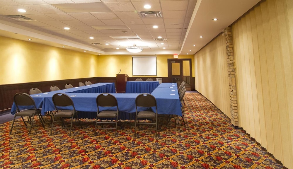 Park West Inn 32/42