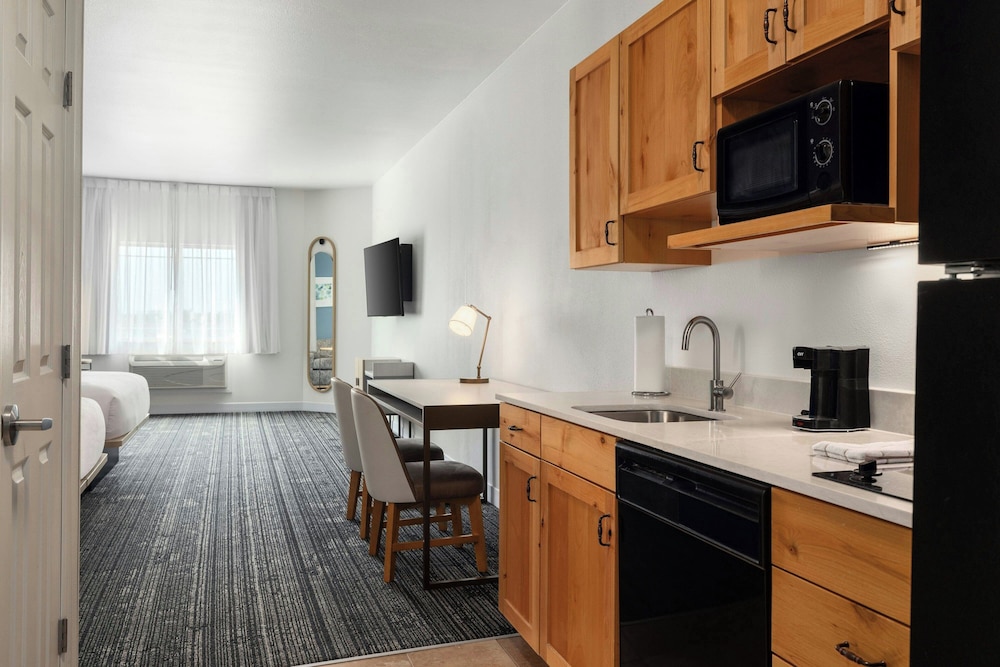 جناح ديلوكس بسريرين كوين مع أريكة، Extended Stay Minot 5/5
