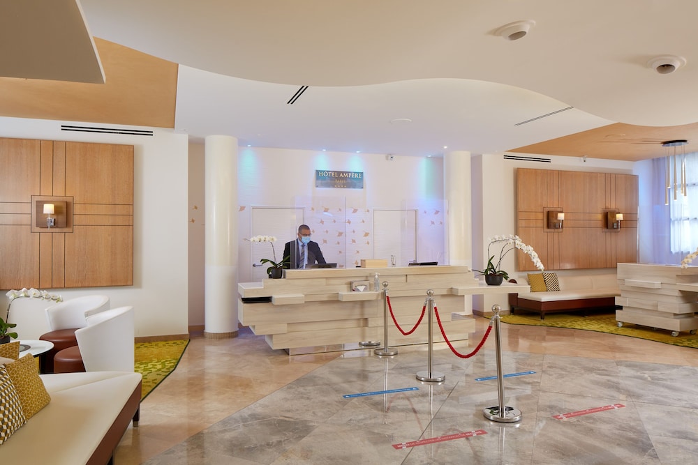 Ampere Hotel 42/80